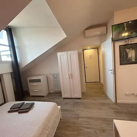 Appartement Mansarda Open Space Vicino Zona Isola *